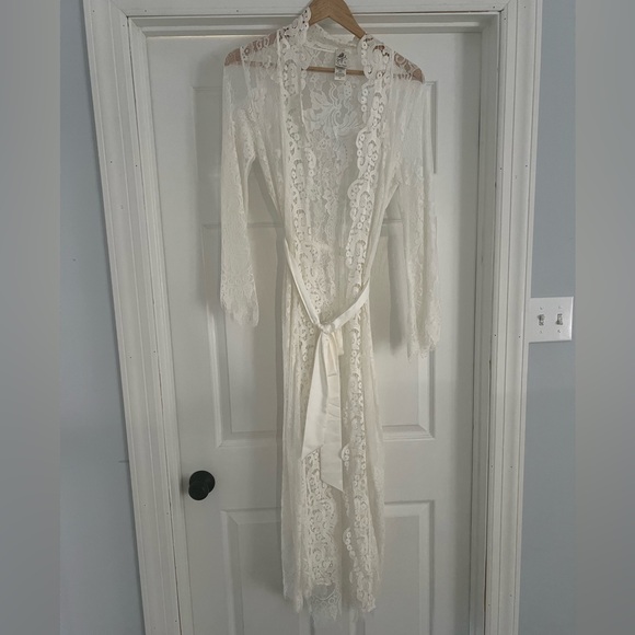 Lace Bridal Robe - Picture 4 of 5